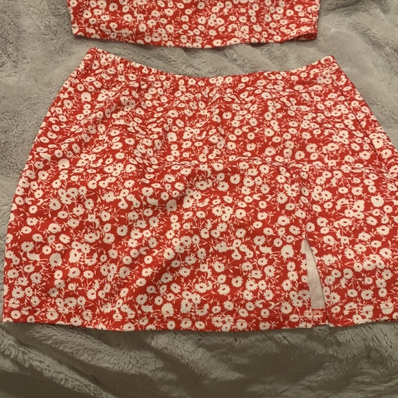 Shein Large skirt and top floral set - Picture 2 of 3